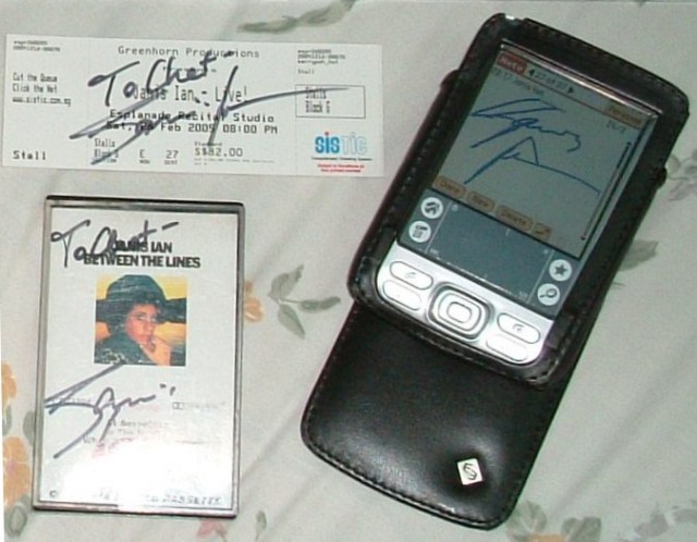 Janis remembers signing someone's PDA at the Singapore concert in February 2005 - that was me. 